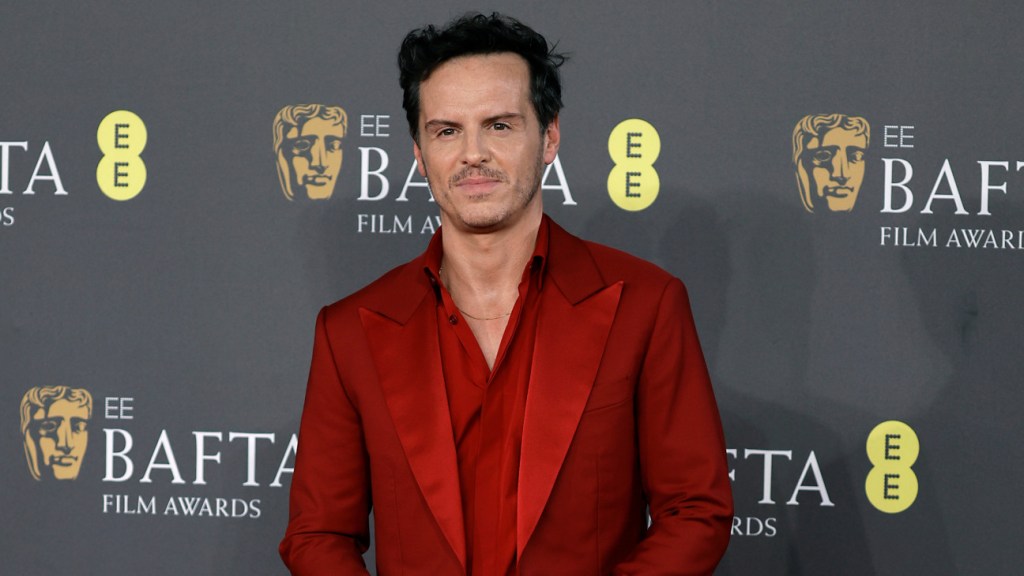 BBC Defends Cringe Andrew Scott Interview About Nude Barry Keoghan – The Hollywood Reporter