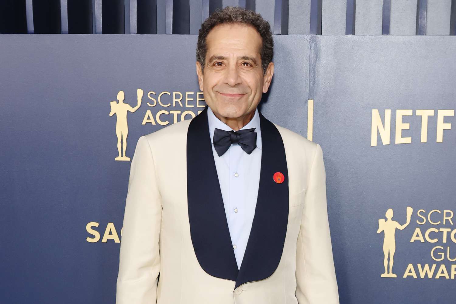 Tony Shalhoub channels 'Monk' with hand sanitizer on SAG Awards carpet